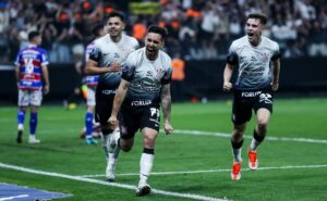 coronado brilha e vira consenso de titularidade no corinthians de ramón díaz 