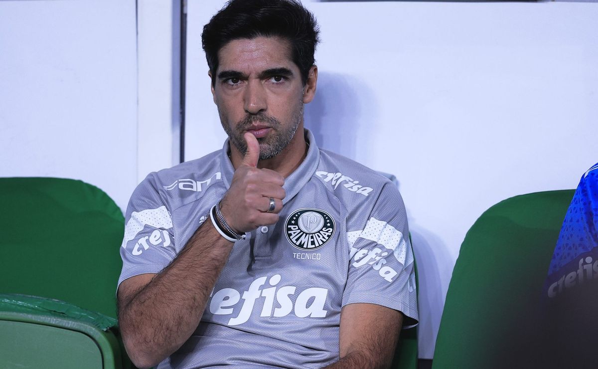 atacante recusa propostas do exterior para jogar no palmeiras de abel ferreira 
