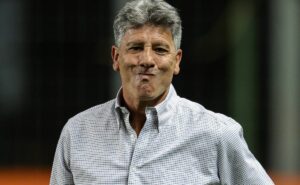 meia atacante do grêmio perde prestígio com renato gaúcho e tem saída encaminhada para 2025