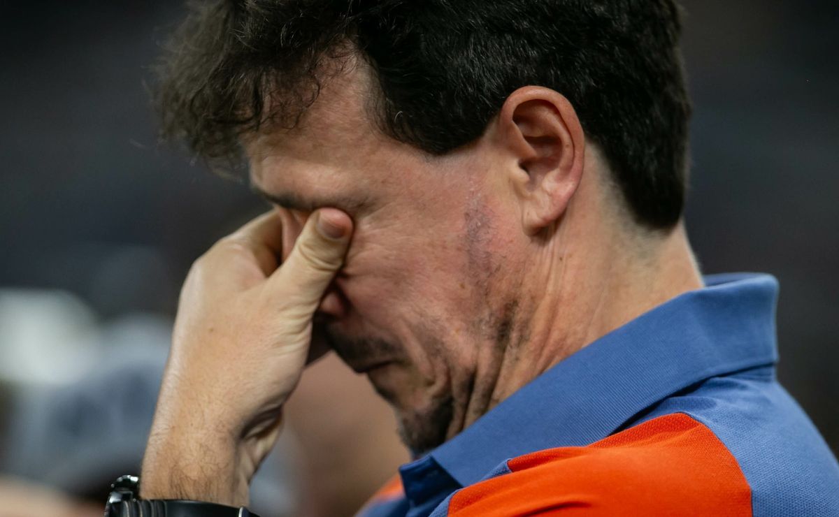 torcida do cruzeiro não aprova estreia de fernando diniz: “péssimo técnico”