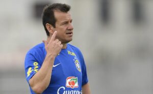 dunga é decretado como novo técnico do flamengo pela torcida, luís castro e felipão também estão na mira
