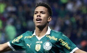 estêvão começa a se credenciar como craque do brasileirão após 10 participações em gols nos últimos 8 jogos do palmeiras
