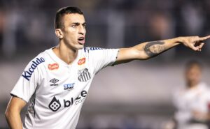 joão schmidt, do santos, quer jogar no corinthians em 2025 e vai tentar liberação