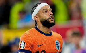 situação de depay no corinthians fica complicada após possível ‘chapéu’ do flamengo