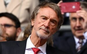 r$ 494 milhões: jim ratcliffe, dono do manchester united, aprova contratação de destaque do vasco