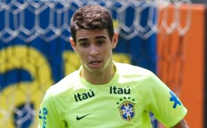 oscar frustra planos do cruzeiro e não deve voltar ao futebol brasileiro