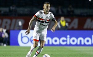 rafinha não entende postura do árbitro em fluminense x são paulo: "É complicado"
