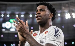 torcida do santos questiona: por que gil ainda não é capitão da equipe?