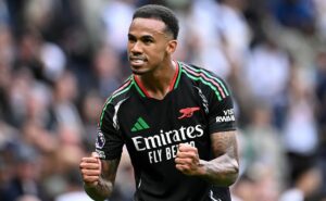 gabriel magalhães dedica gol pelo arsenal a memphis depay, nova estrela do corinthians