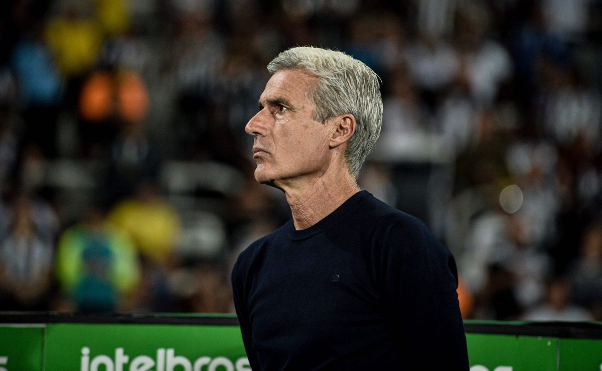vasco pode fechar com luís castro, já que raphael paiva ainda é técnico interino do clube