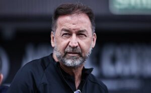 augusto melo evita falar em gabigol no corinthians: “não pensamos nisso”