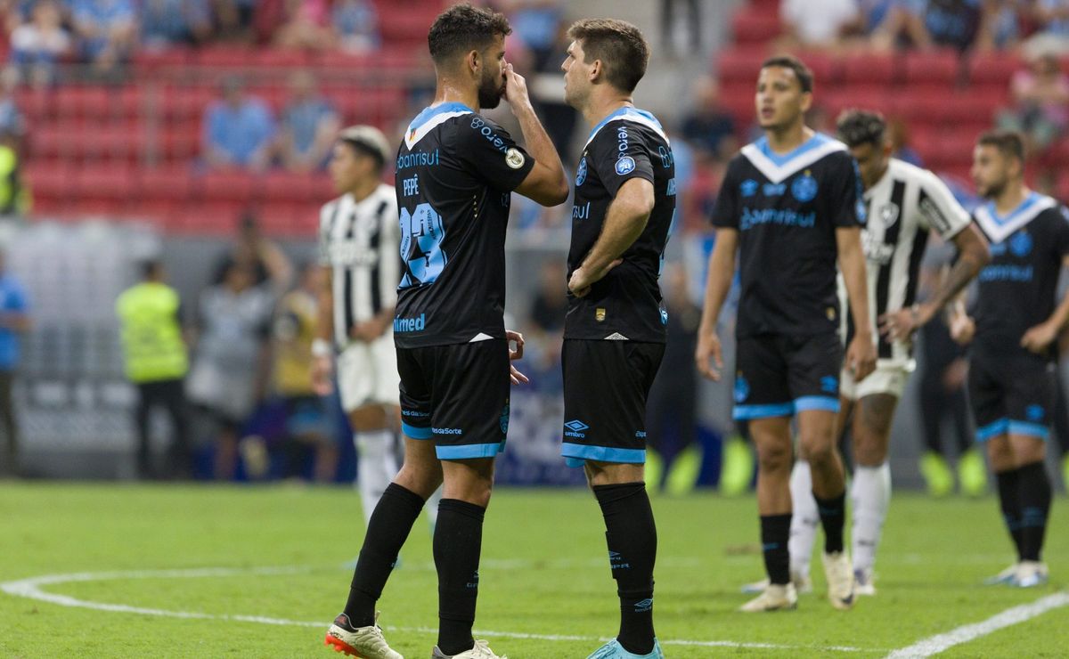 monsalve é expulso e grêmio apenas empata com o botafogo no brasileiro
