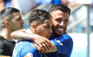 kaio jorge supera vaias e tem grande atuação em vitória do cruzeiro contra o atlético go