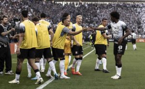 corinthians treina jogadas ofensivas visando a virada contra o juventude