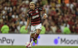 r$ 17 milhões: flamengo aciona cláusula e corinthians sofre prejuízo por atraso no pagamento de matheuzinho