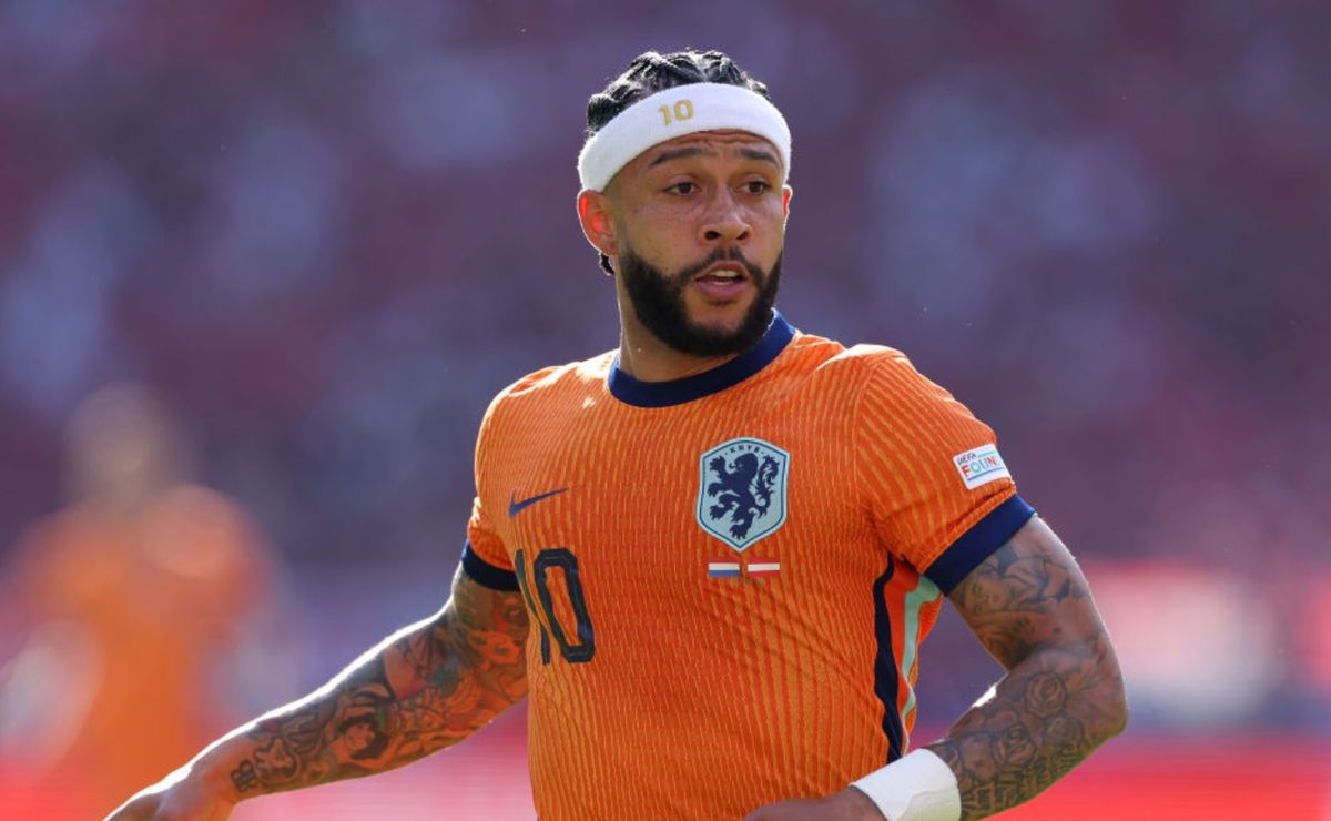 depay recebe salário astronômico no corinthians e ganha mais que suárez e cavani