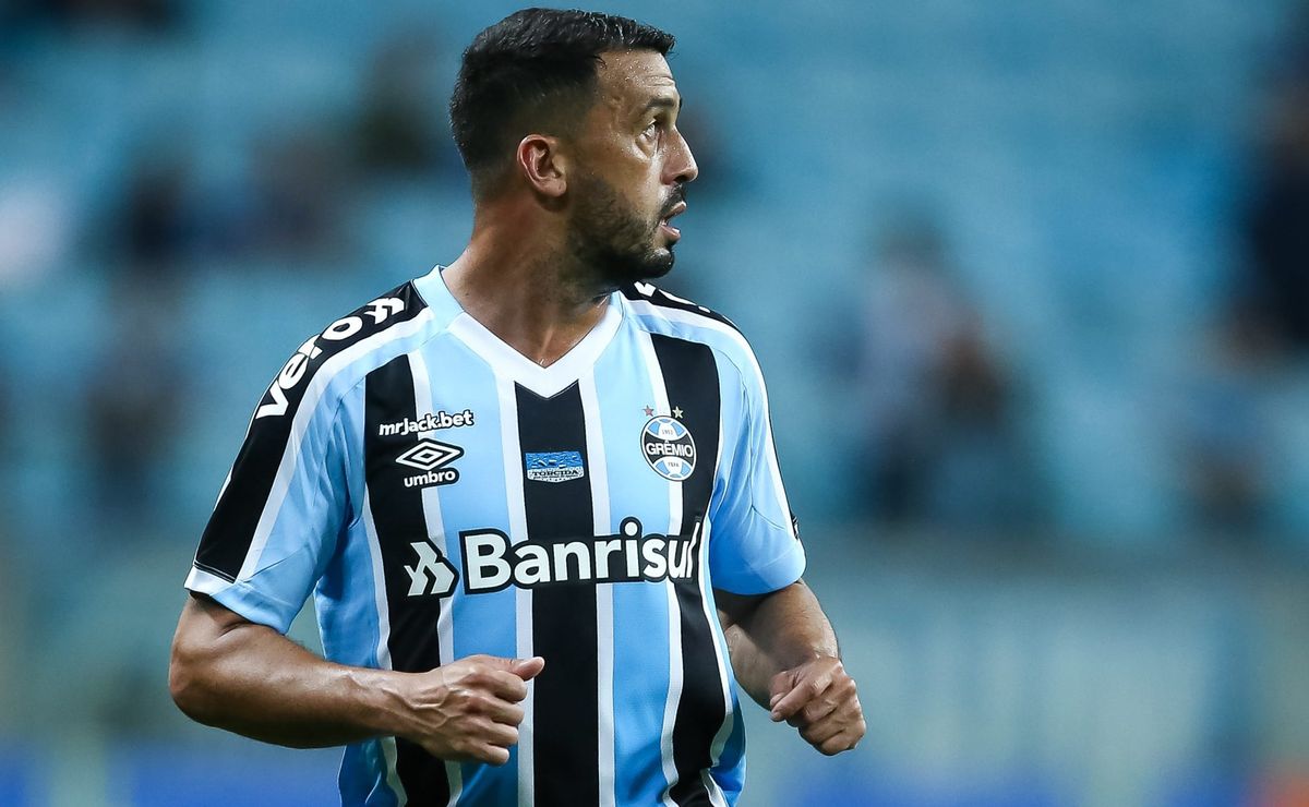 edílson quer muito ajudar o grêmio a sair do z4, mas ficará no fut7: “eu voltaria”