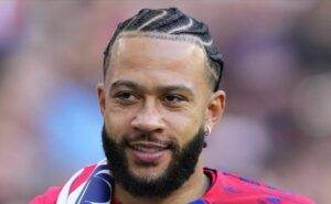 memphis depay se decide e aceita jogar em gigante brasileiro para ganhar títulos