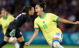 gabi portilho comemora indicação à bola de ouro e elege gol mais especial da carreira: "importante"