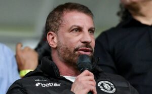 pedrinho observa evolução de luiz gustavo, zagueiro da base, e torcedores dividem opiniões na web