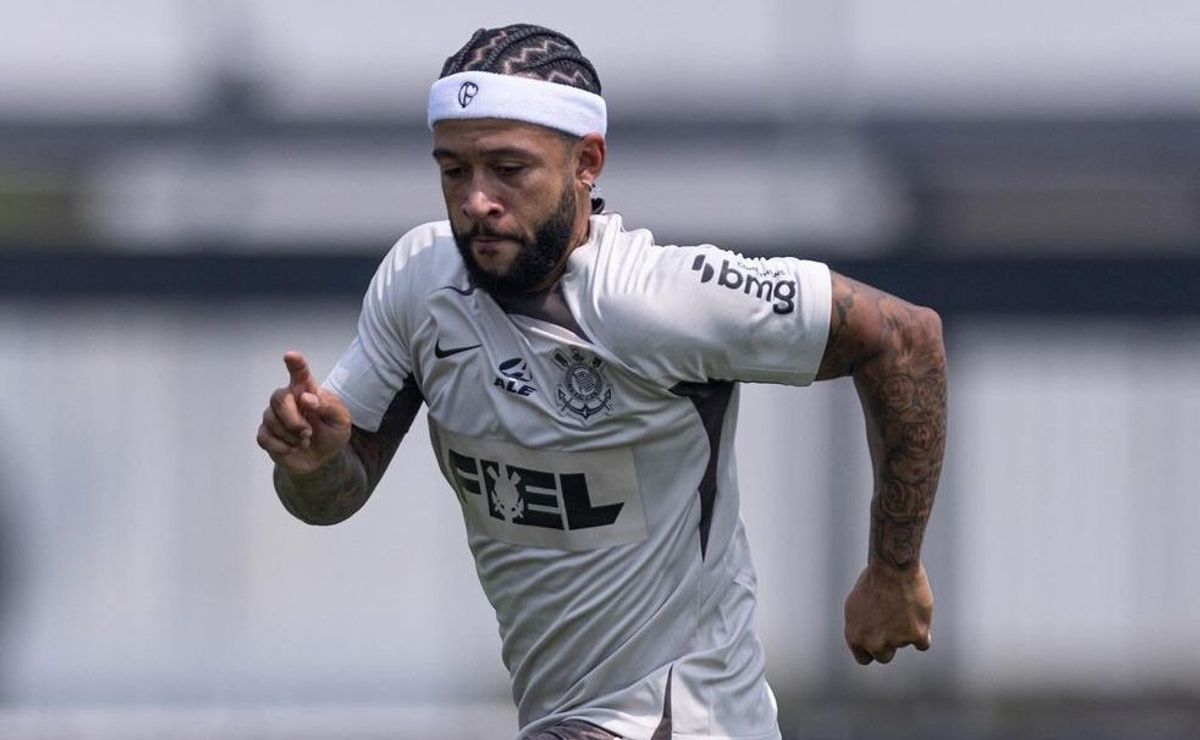 análise: buscando recondicionamento físico, depay vai perdendo os principais jogos do corinthians na temporada