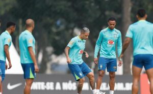 seleção brasileira encerra preparação para duelo contra o paraguai pelas eliminatórias