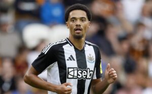 jamal lewis: esquecido na inglaterra, norte irlandês chega para resolver a lateral esquerda do são paulo