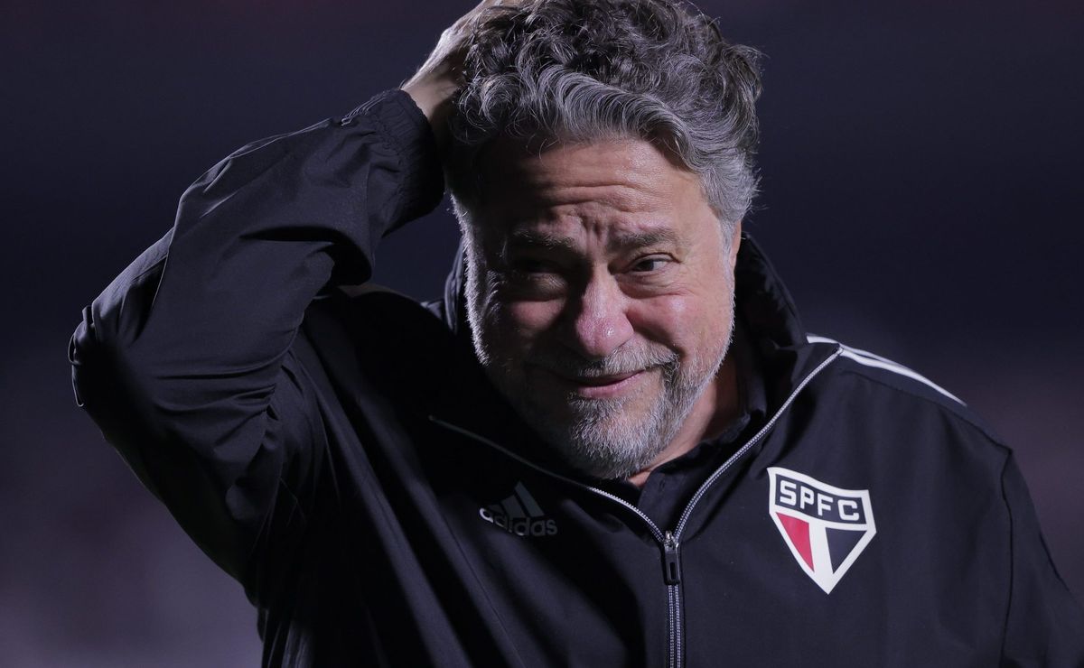 casares veta contratação de meio campista no cruzeiro e prepara novo contrato 