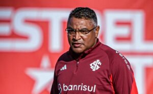 sem valencia e borré, lucas alario deve ser o titular de roger machado no internacional