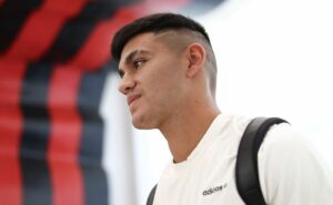 alcaraz do flamengo pode pegar suspensão de 12 jogos em julgamento no stjd por agressão