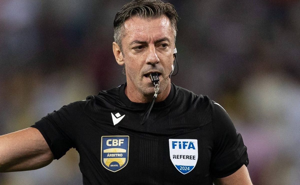 cbf escolhe raphael claus para flamengo x vasco e divide vascaínos: “gosta muito de sacanear”