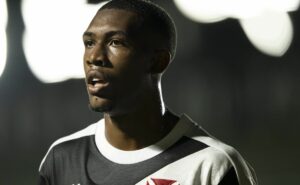 desculpa de rayan no vasco não convence e pedrinho cogita punição por expulsão na copa do brasil