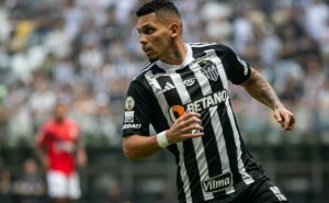 palmeiras busca centroavante, paulinho do atlético mg ganha força e versão oficial chega 