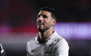 calleri tenta recolocar são paulo na semi da libertadores após oito anos