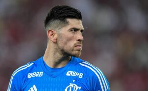 rossi reclama das vaias da torcida do flamengo após derrota para o peñarol: “desnecessário”