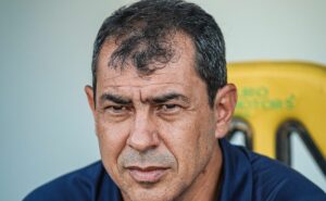 fabio carille rasga elogios ao elenco do santos após vitória em ribeirão preto: "gostam de decisões"