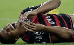 carlinhos vira problema no flamengo e grêmio toma decisão nos bastidores sobre suposta polêmica de racismo