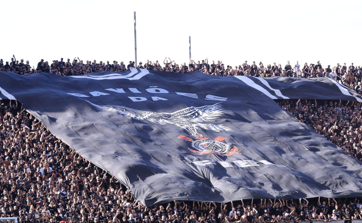 torcida do corinthians prepara mosaico 3d na neo química arena em jogo contra o flamengo