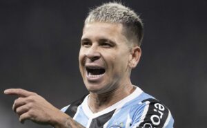 soteldo fica indignado por pênalti não marcado para o grêmio: “segue o jogo”