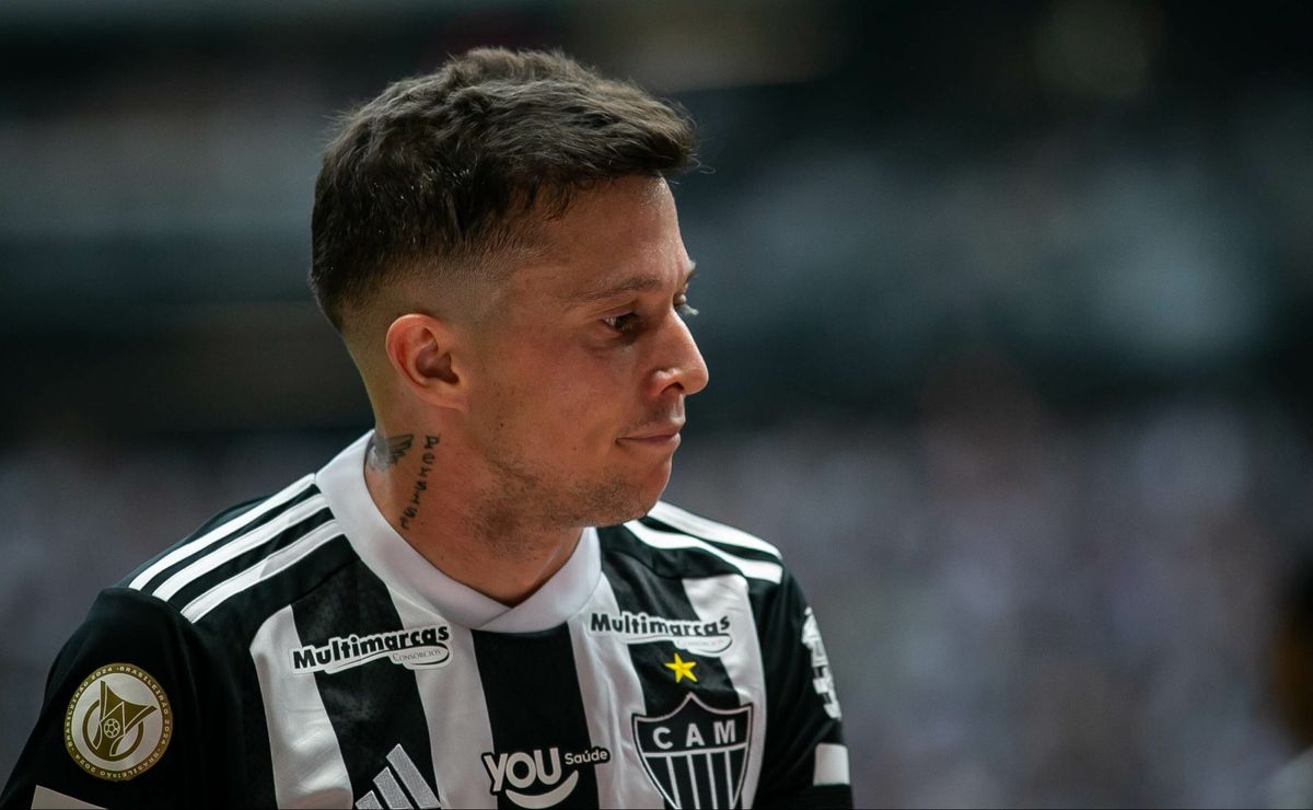 ainda sem balançar as redes no retorno, bernard admite pressão no atlético mg