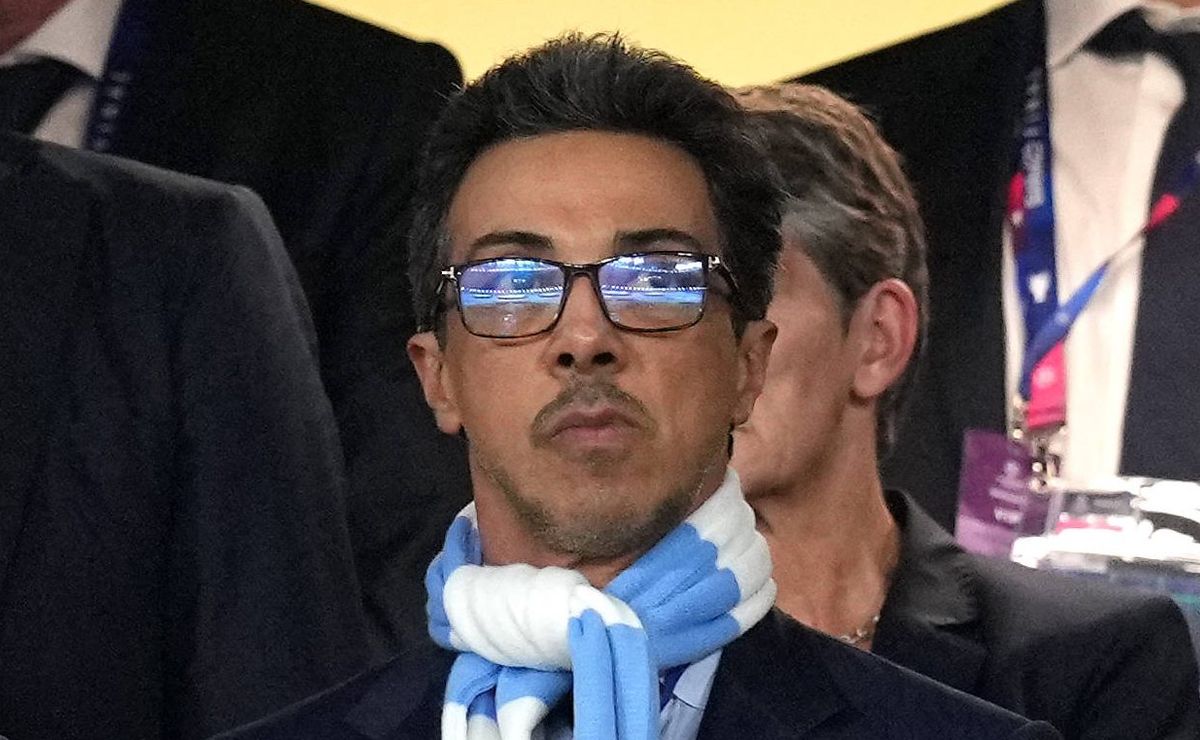 mansour bin zayed al nahyan, dono do grupo city, tem interesse no zagueiro vitor reis, do palmeiras