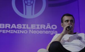 lucas piccinato destaca força do corinthians feminino e cita evolução na modalidade: "jogo duro"