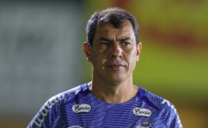 declaração polêmica de auxiliar de carille no santos tem repercussão negativa na torcida: “tenebroso”