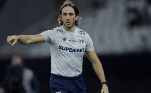zubeldía tira a paciência da torcida em botafogo x são paulo: “vergonha”  