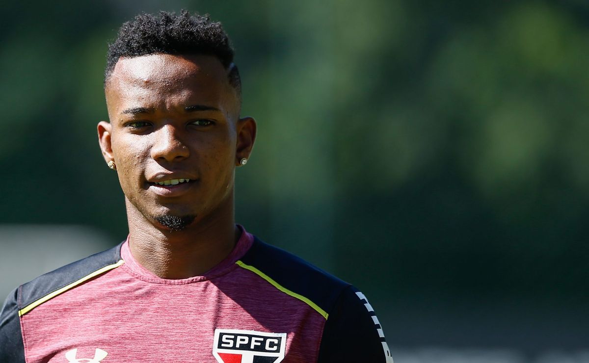 quase reforço do são paulo, thiago mendes sofre lesão muscular grave no al rayyan