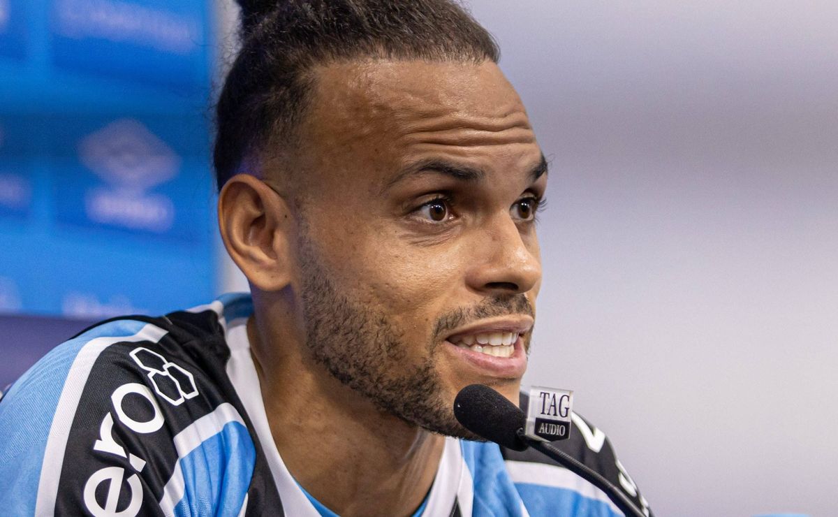 martin braithwaite marca em derrota e torcida do grêmio se impressiona com cena: “essa comemoração…