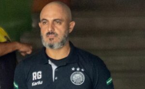 raphael guanaes, técnico do operário, explica vitória do santos: "definido no detalhe"