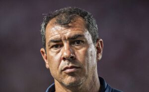 dois motivos barram demissão de carille, mas santos cobra o treinador nos bastidores