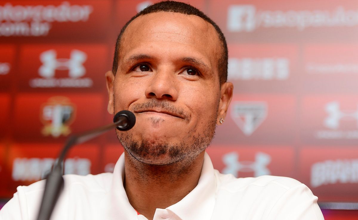 luis fabiano faz aviso no corinthians sobre romero e rasga elogios ao paraguaio