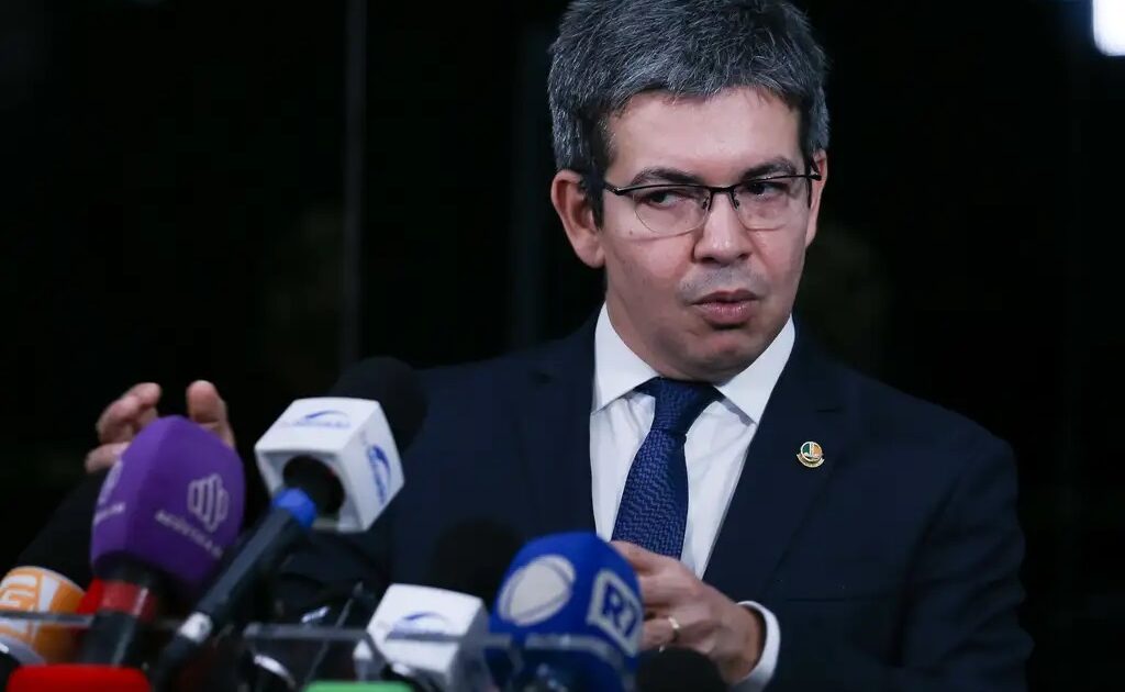 senador randolfe rodrigues protocola projeto de lei para proibir a publicidade de apostas